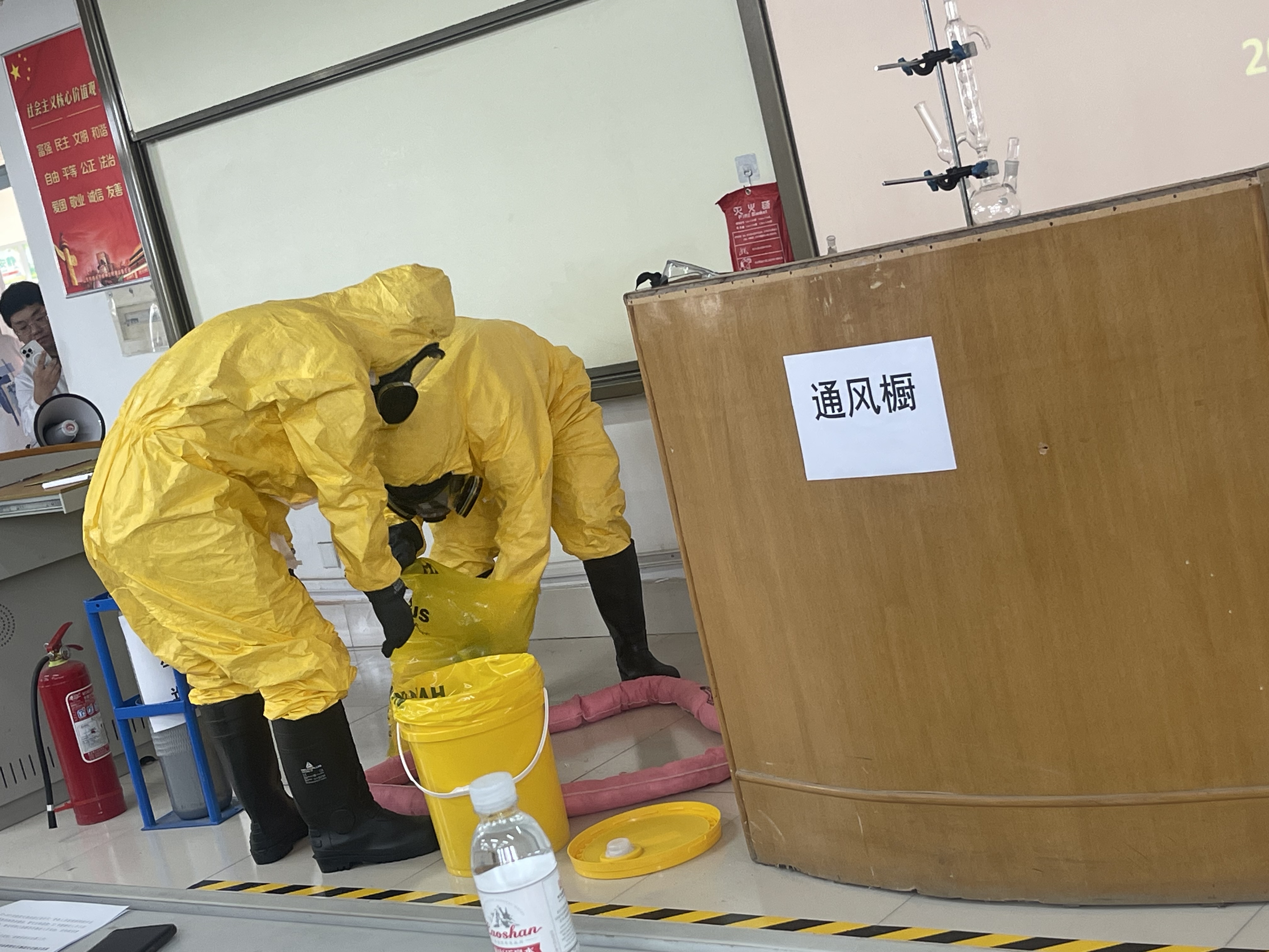 实验室突发事件应急预案_实验室安全与应急管理培训_实验室危险化学品火灾应急处置