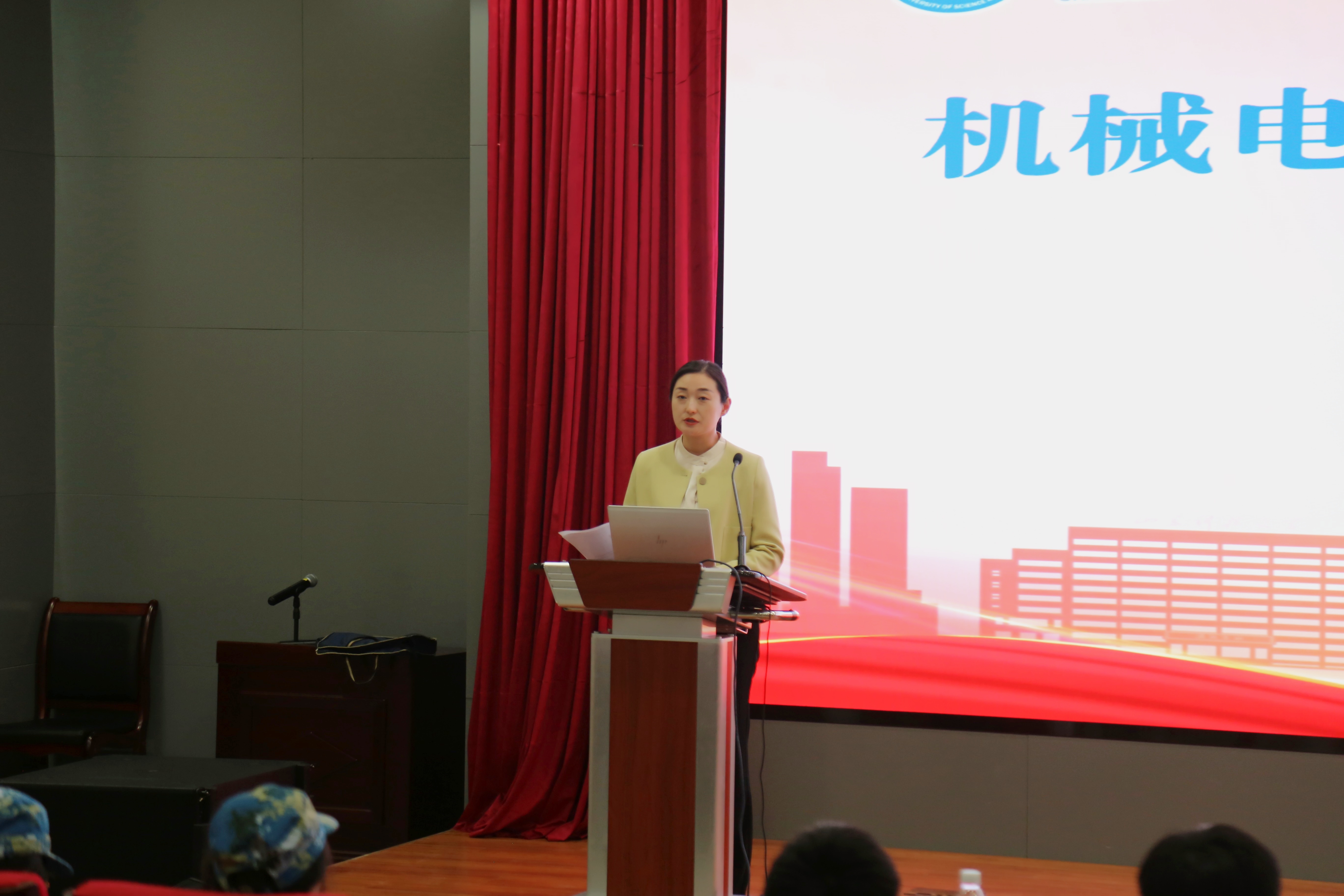 机电学院举行2025级本科生军训总结表彰大会-山东科技大学新闻网
